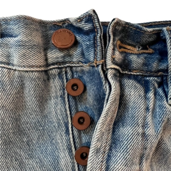 Blanknyc Distressed Denim Jean Shorts Size 24 - Picture 3 of 10